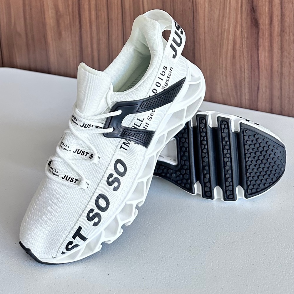 NWOT. Women’s White Walking Running Athletic Non Slip Sneakers Size 9 (40)